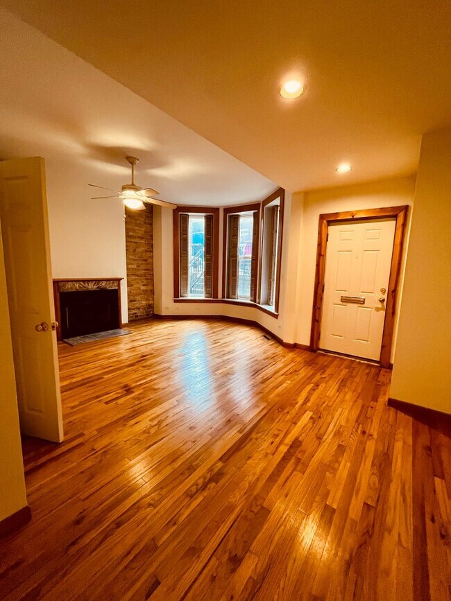 Primary Photo - 1827 N Clybourn Ave
