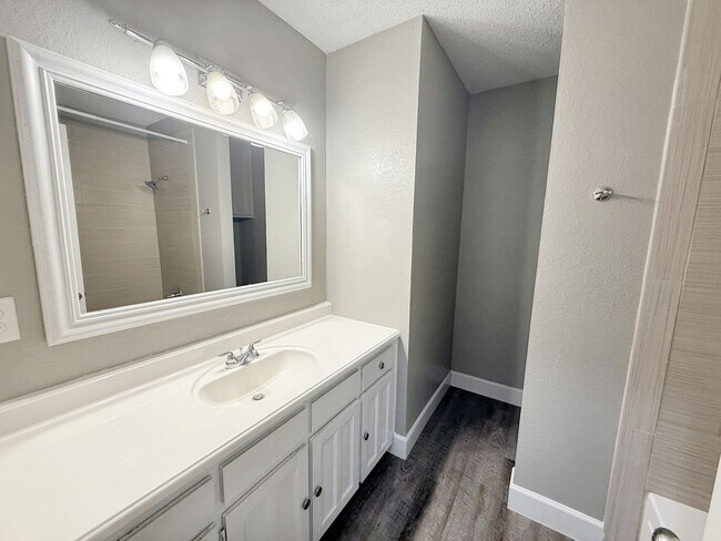 Building Photo - Comfortable 3-Bedroom Home for Lease in Ke...