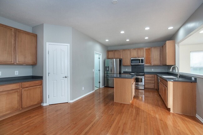 Building Photo - Welcome Home! 4 Bedroom/2.5 Bath Home in Avon!