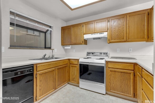 Building Photo - 4985 W 7th St