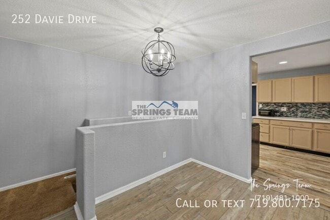 Building Photo - 252 Davie Dr