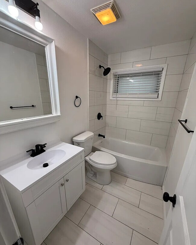 Building Photo - 520 S Meadowbrook Ln