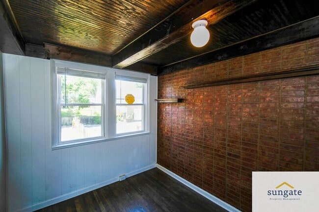 Building Photo - 217 W Edgevale Rd