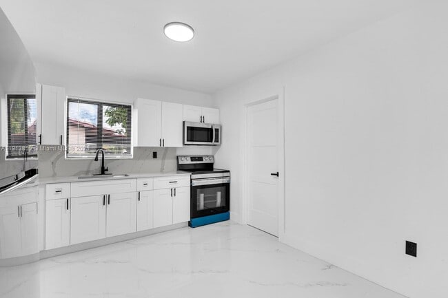 Building Photo - 1041 NW 199th St