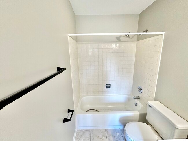 Building Photo - 1226 Clearview Ct