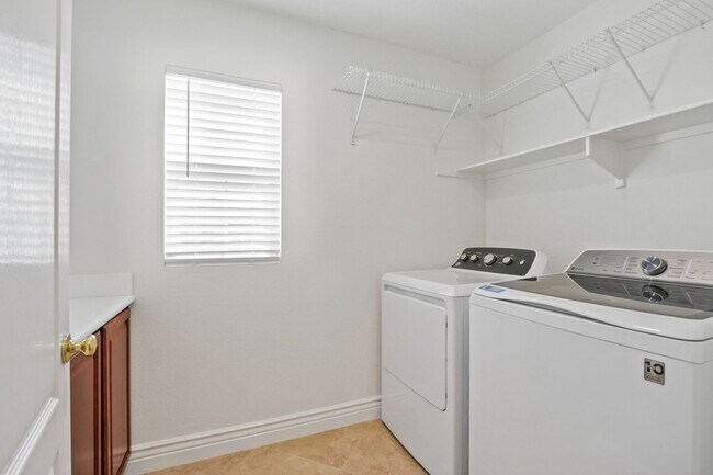 Building Photo - 7 Merriweather Pl