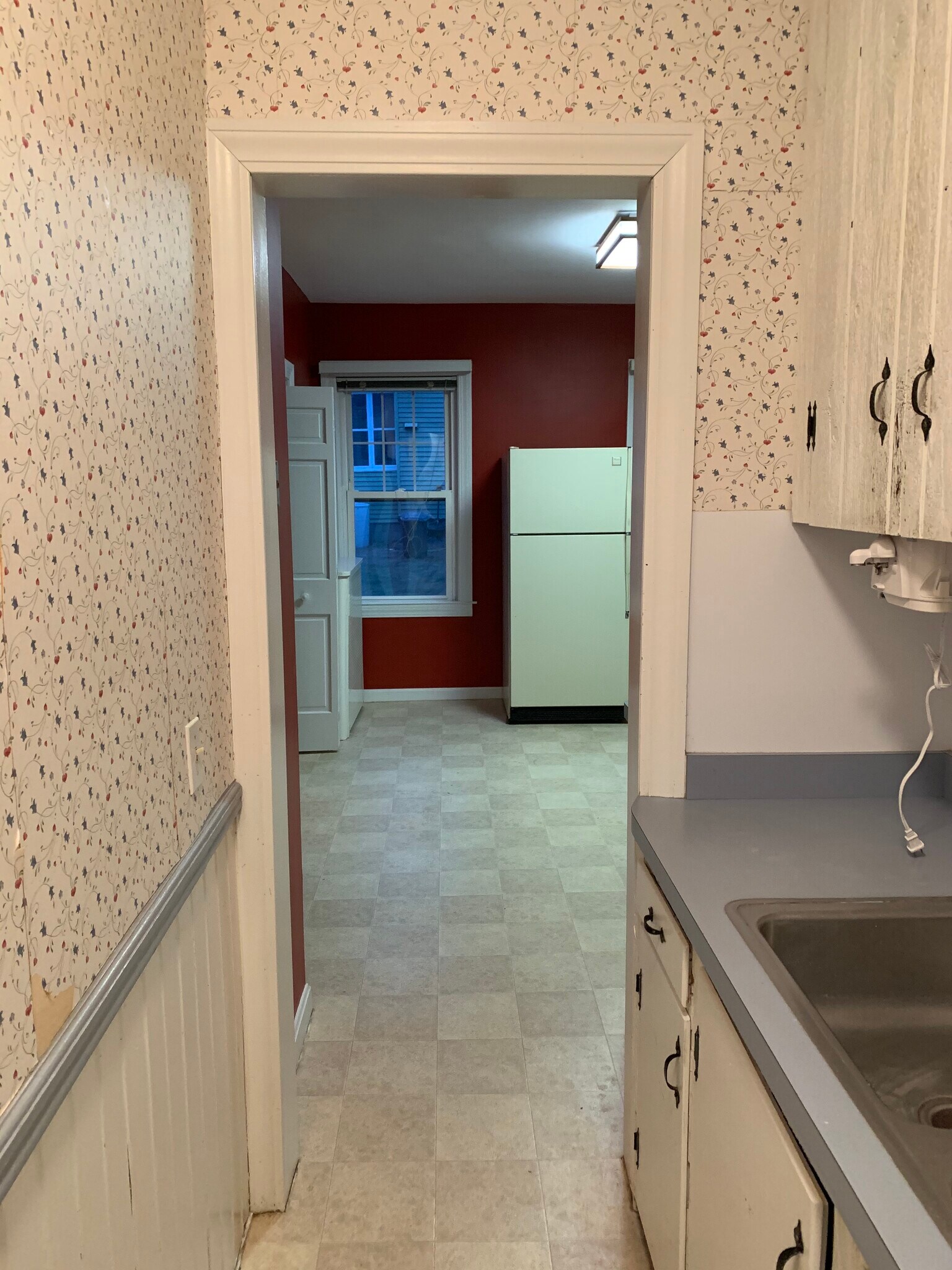 Building Photo - 468 Massasoit Rd