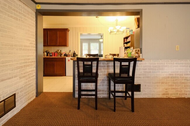 Building Photo - 1380 Ivywood Dr