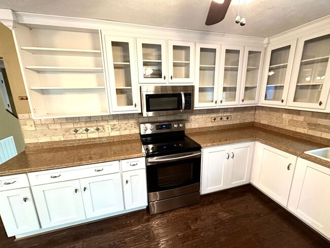 Building Photo - 5518 Thompson Dr