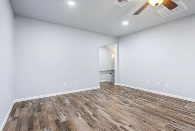 Building Photo - 117 Emma St