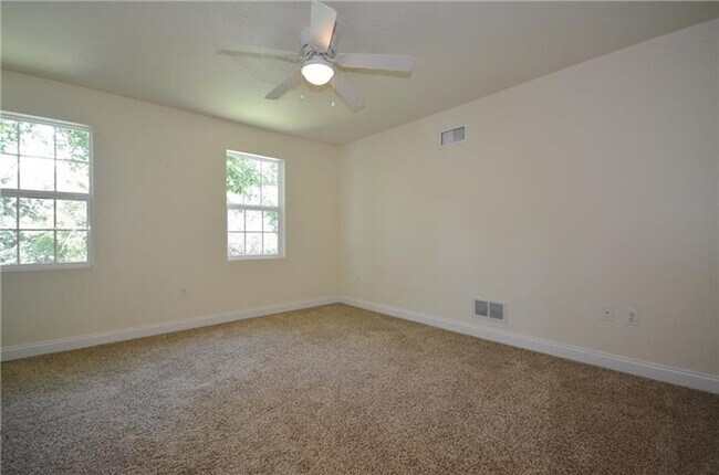 Building Photo - Adorable 2 Bed, 1 Bath Home in South Fayette - Covered Porches, Large Yard - Available as early a...