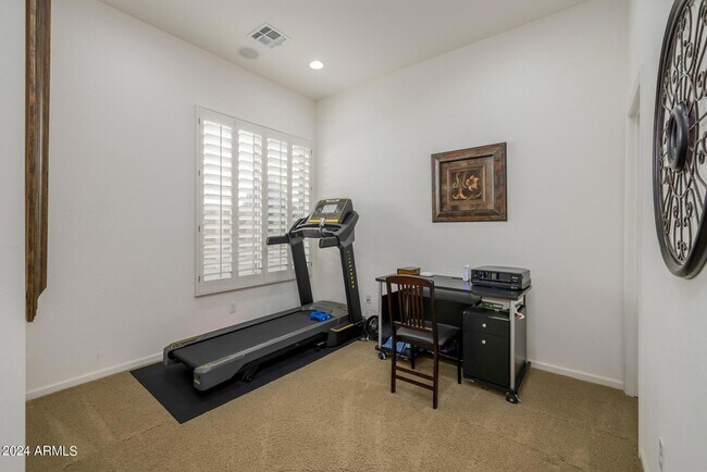 Building Photo - 4176 E Clubview Dr