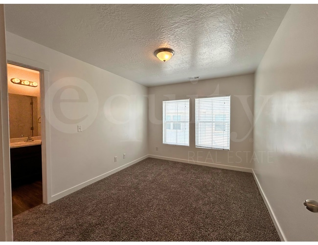 Building Photo - 674 E 380 N