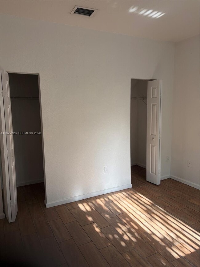 Building Photo - 8831 S Isles Cir