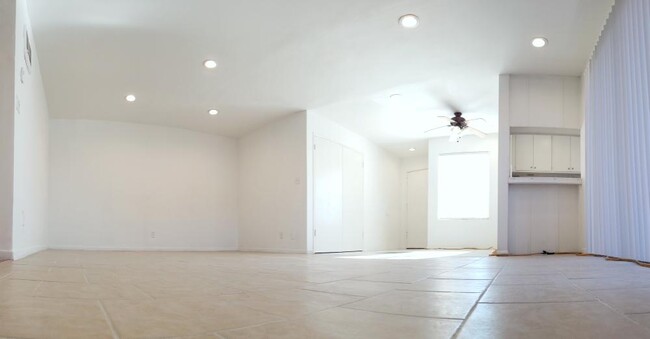 Building Photo - 2 bedroom in Van Nuys CA 91406