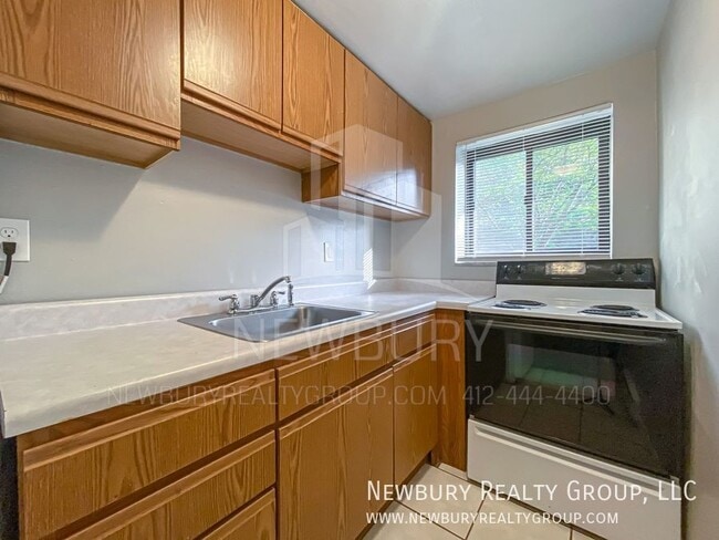 Building Photo - 1459 Poplar St