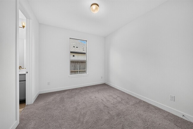 Building Photo - 2803 Sweet Honey Ln