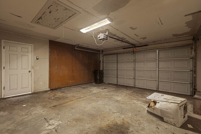 Building Photo - 575 Bradford Dr