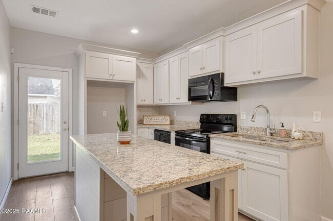 Building Photo - 109 Tyreek Dr