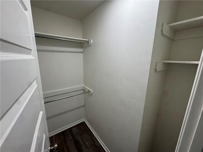 Building Photo - 1636 S Razorback Rd