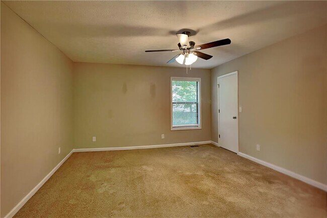 Building Photo - 6606 Catawba Dr