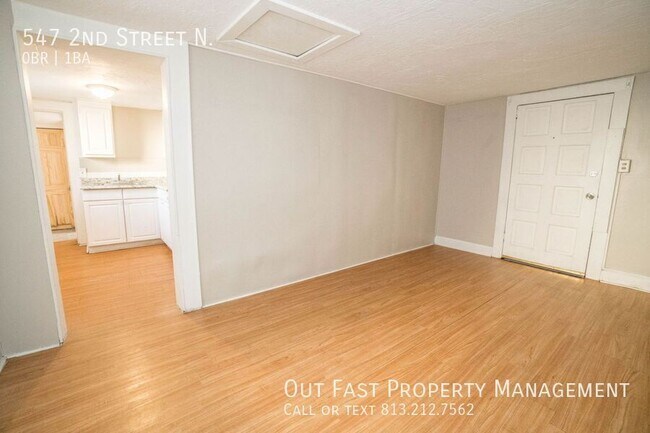 Building Photo - 547 2nd St N