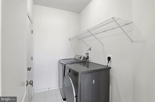 Building Photo - 1312 Volunteer Dr