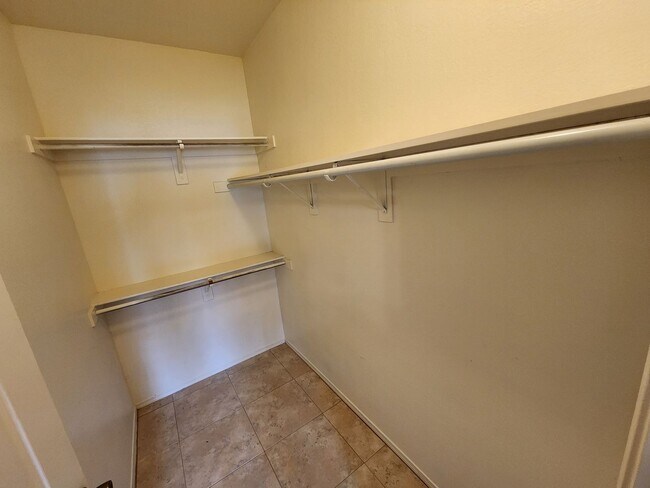 Building Photo - 1050 E Cactus Ave