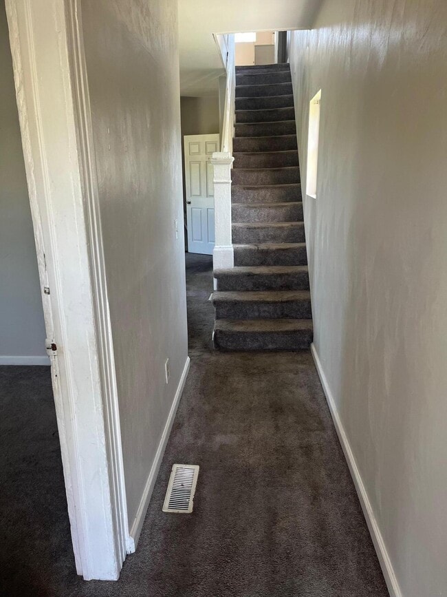 Building Photo - 302 Patton Ave NW