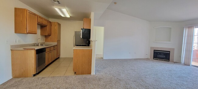 Building Photo - 2 Bedroom Condo near Air Force Base