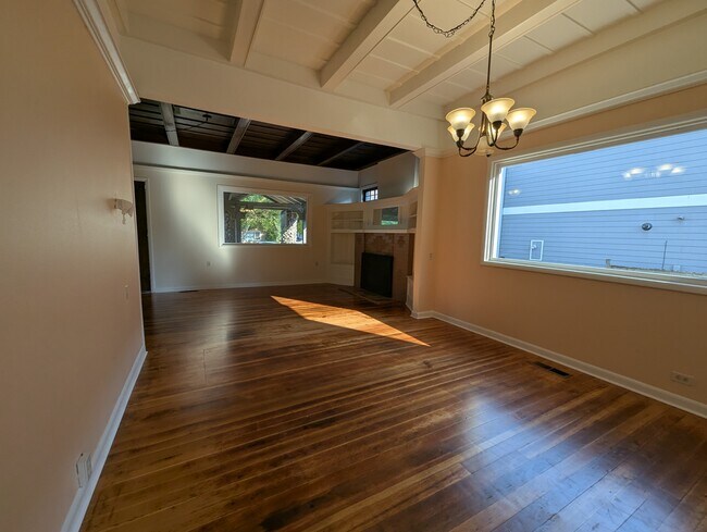 Building Photo - 624 NW 11th St