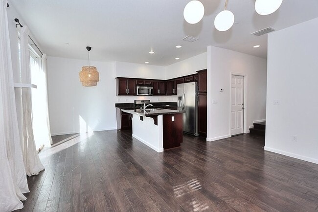 Building Photo - High Demand Park Place Home for Rent!