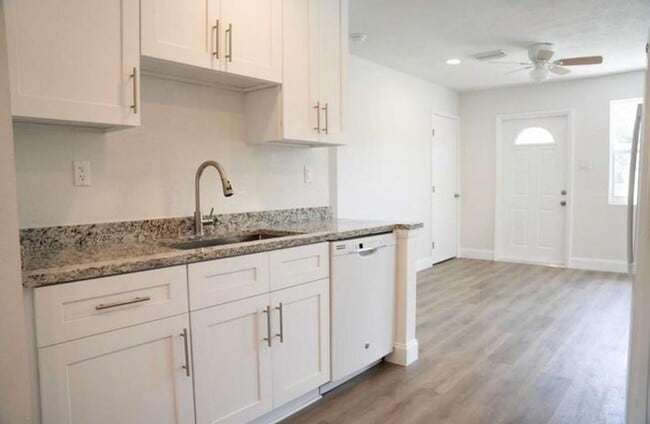 Building Photo - 2317 NW 15th Ct