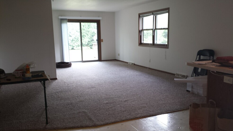 Main living - 731 Crawford Dr