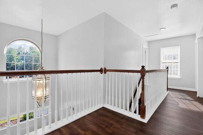 Building Photo - Spacious 4BD/2.5BA Home in Winding Creek!