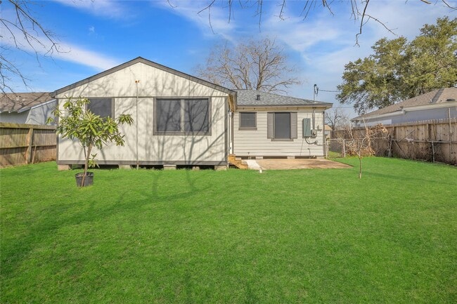 Building Photo - 510 Willow St