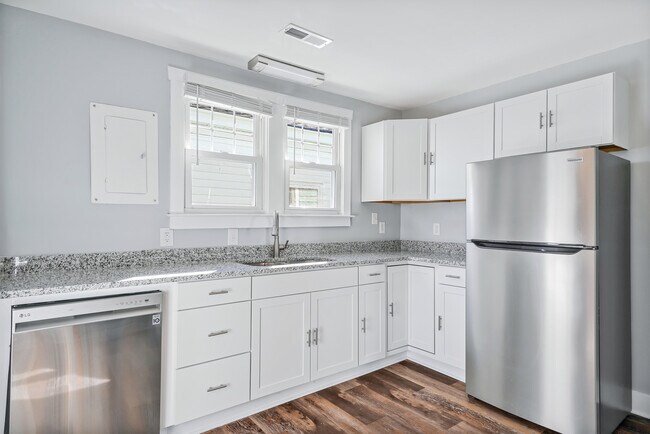 Building Photo - 205 S 11th St