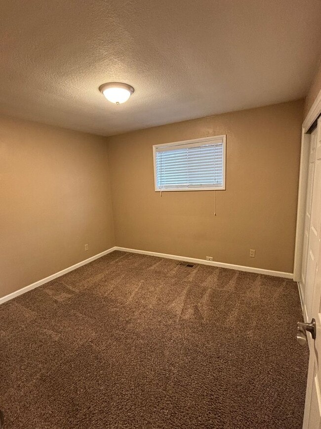 Building Photo - 2 Bedroom Townhouse Less than 2 Miles from OSU