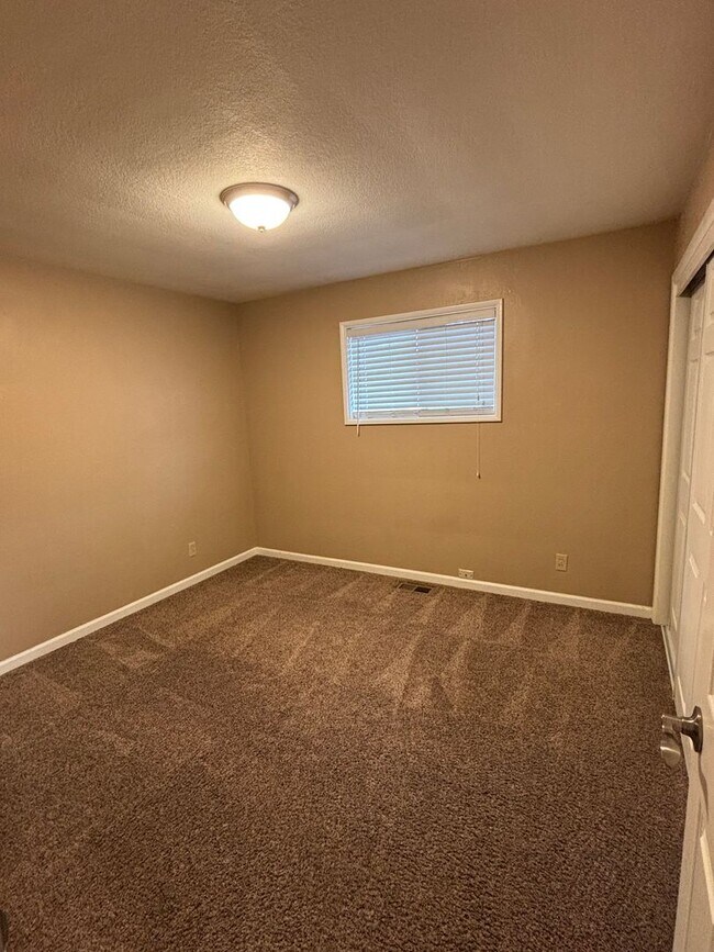 Building Photo - Spring Special! $500 Off of First Month's Rent! Only 2 Miles to OSU!!
