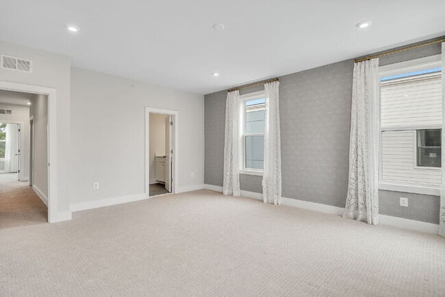 Building Photo - Spacious 3 Bedroom Condo Near VCU & VUU –  Most Utilities Included – $3,200/mo