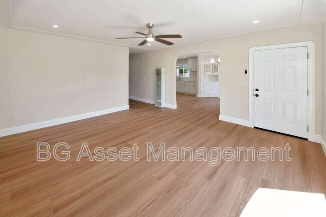 Building Photo - 2801 Sabral Cir