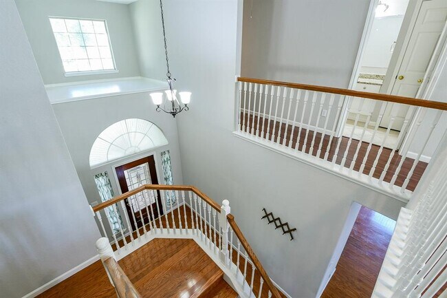 Building Photo - 18035 Somerset Knolls Ct
