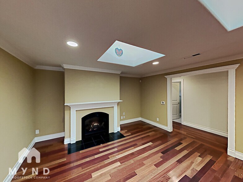 Building Photo - 10305 Wunderlich Dr