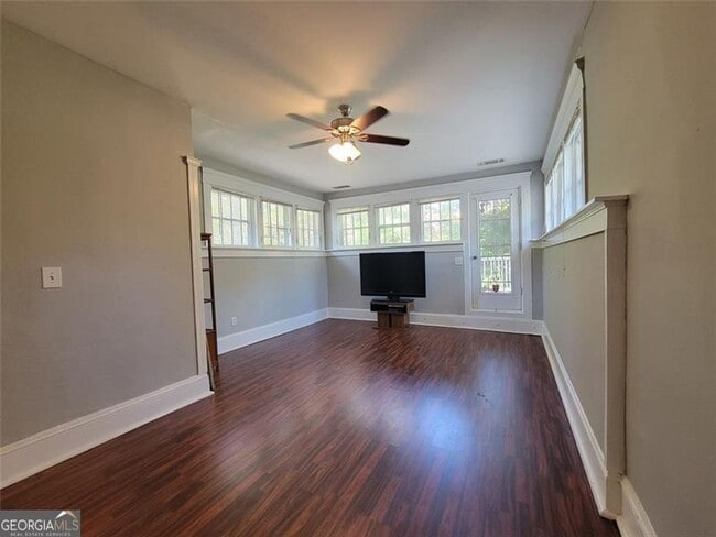 Building Photo - 976 Delaware Ave SE