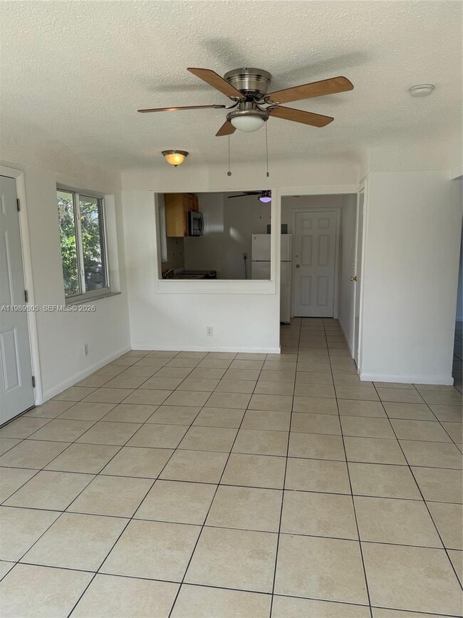 Building Photo - 608 NW 3rd Ave