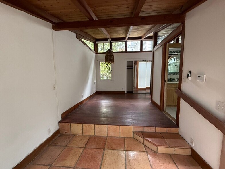 Building Photo - Hidden Garden Retreat – A One-Bedroom Oasis in the Heart of Venice