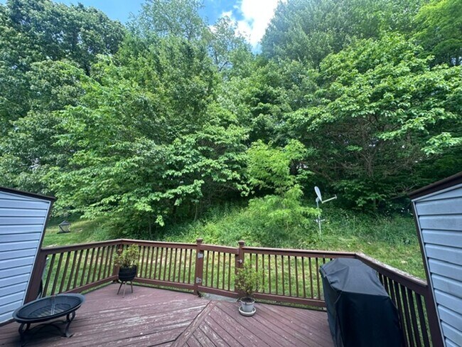 Building Photo - 3024 Estate Dr