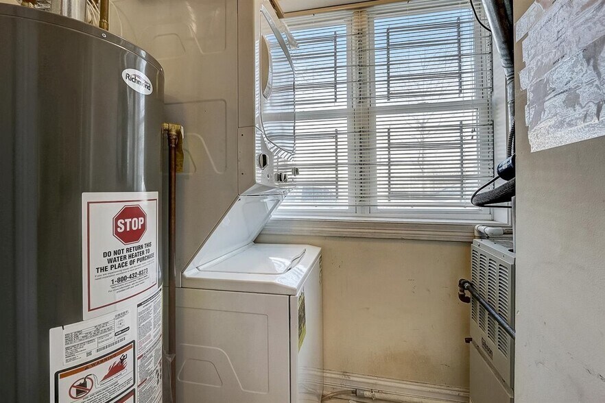 In Unit Laundry - 4966 N Spaulding Ave