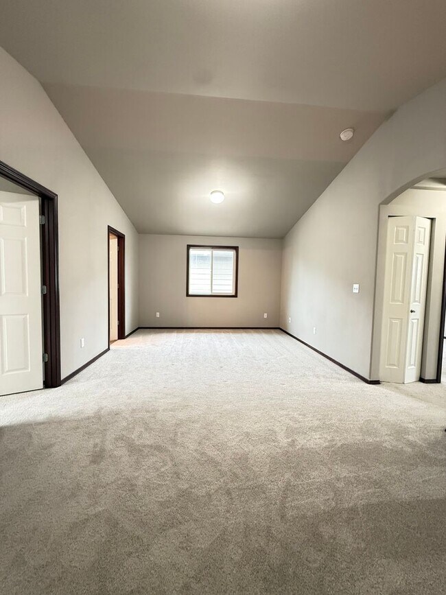 Building Photo - Modern 3BR/2.5BTH Home For Rent in Prime Marysville Location
