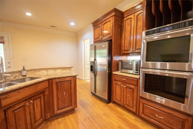 Building Photo - 5508 Junius St